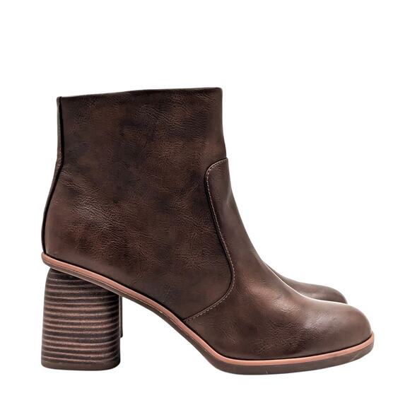 KORKS DESTINY VEGAN LEATHER STACKED HEEL ANKLE BOOTIE IN BROWN NWOB SIZE 9.5M - Picture 1 of 14